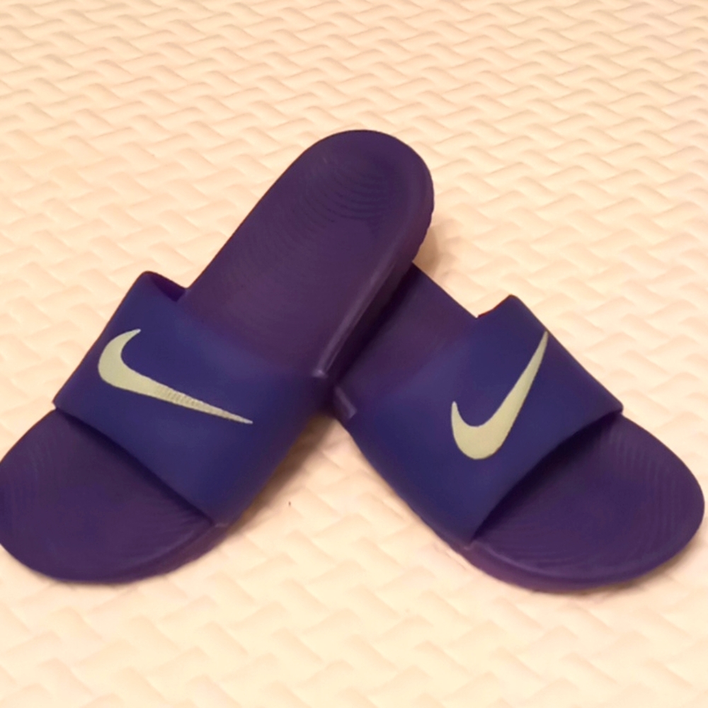 Nike sliders
